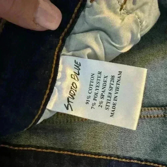 Slightly distressed, dark blue jeans - Picture 5 of 8